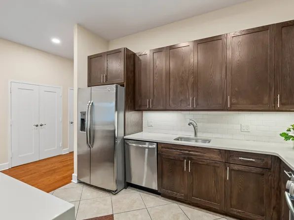 90 Bay Street Landing image 17 of 49