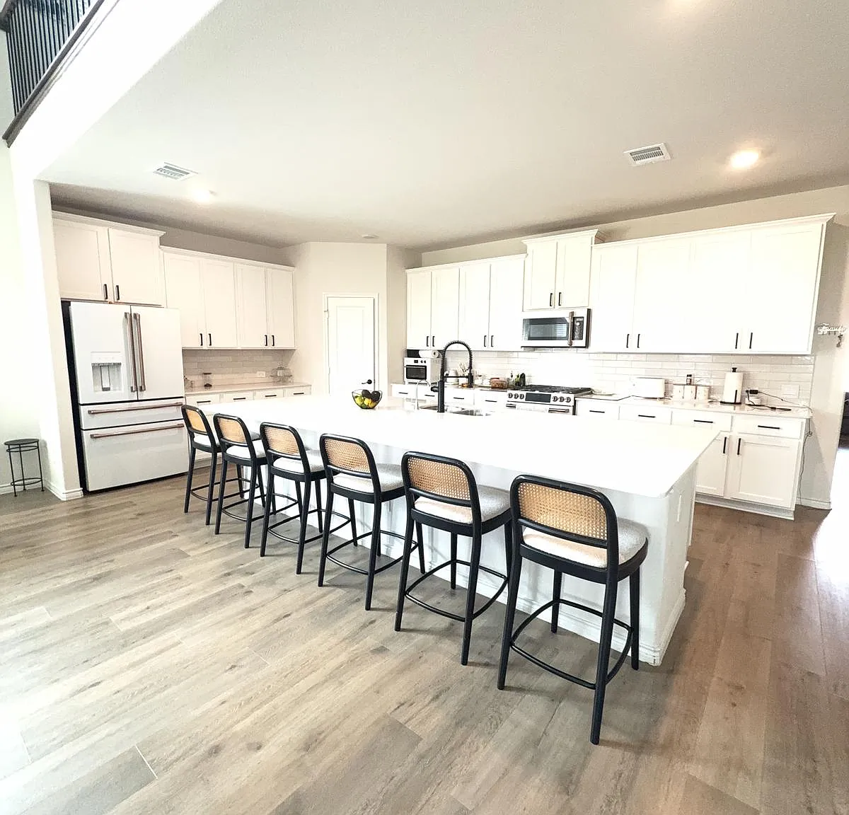 5 bed, 3160 sqft, $2,700 — Photo 2