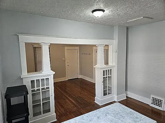 1027 Charleston St — Photo 2
