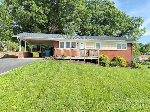 1303 Rambling Acres Cir, Lenoir, NC 28645