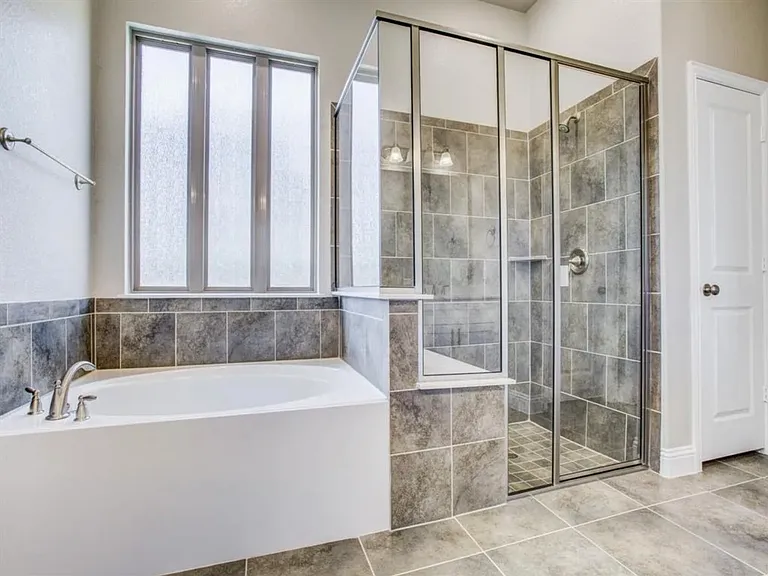 1605 Canals Dr — Photo 13