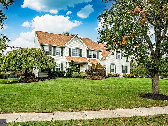 2nd image of 420 Belle Ln