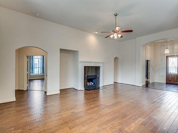 5th image of 1712 Thornberry Dr