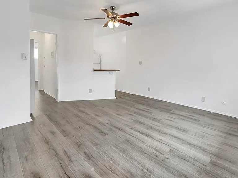 3721 S Bentley Ave #6 — Photo 2