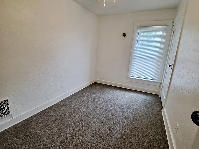 136 Indiana Ave — Photo 12