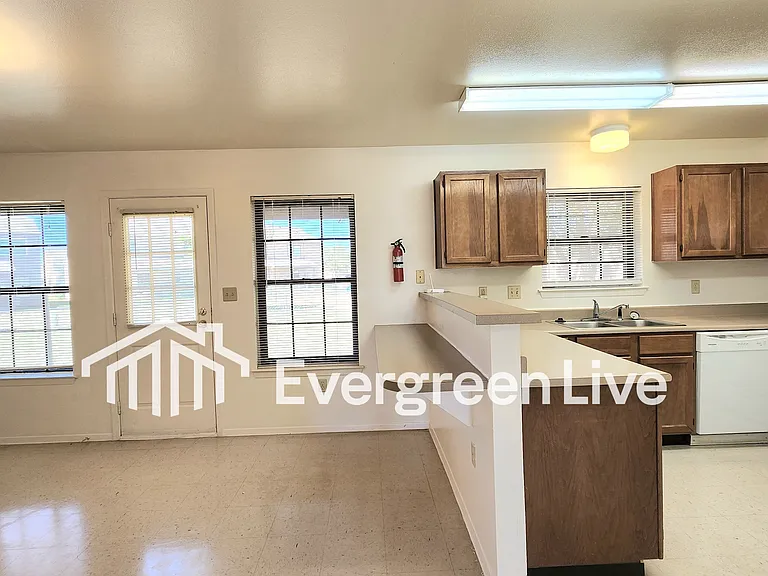224 Raven Dr — Photo 6