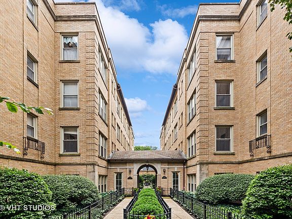2nd image of 1733 W Balmoral Ave APT 1A