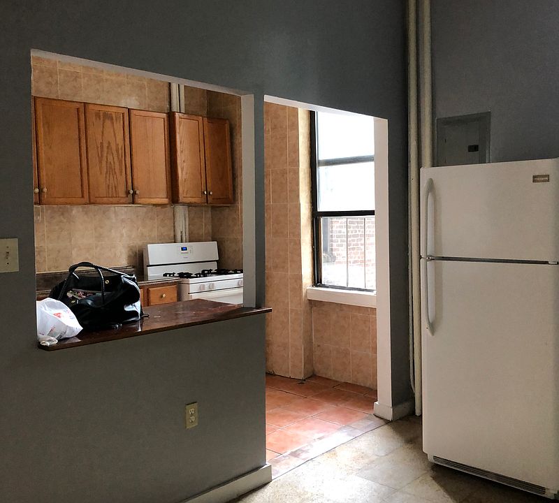 1st image of 219 E 116th St #2
