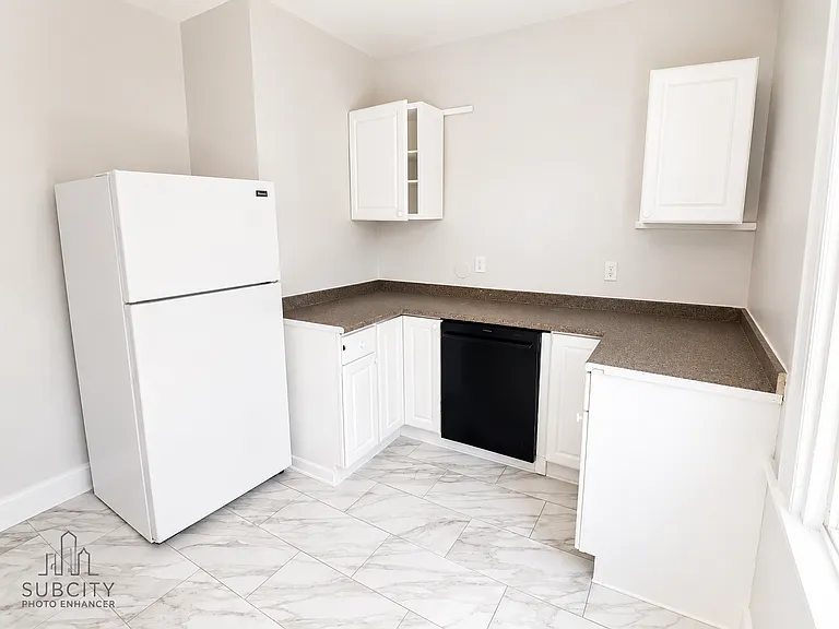381 Leslie St #2C — Photo 9