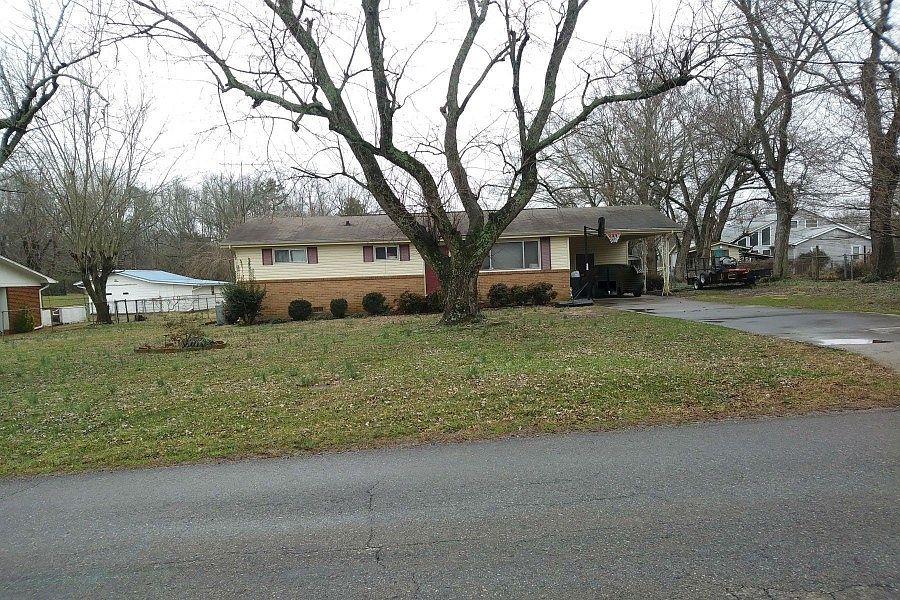 1st image of 904 Linda Dr SE