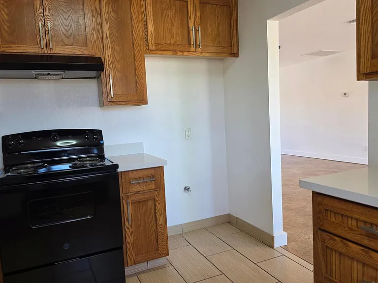 1731 E Redfield Rd — Photo 5