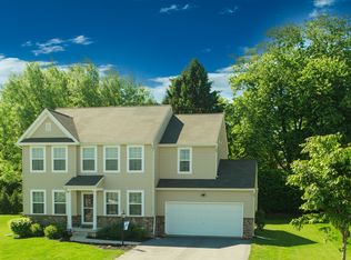 204 Fallowfield Dr, Leola, PA 17540
