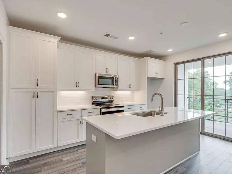 513 Burton Dr — Photo 16
