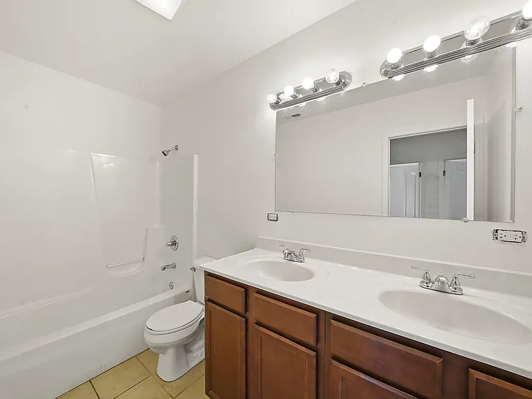 13912 Central Park Ave #2SW — Photo 10