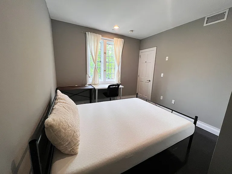 315 Whitney Ave — Photo 16