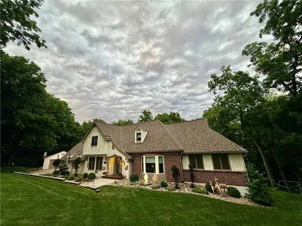1911 NW Wildwood Ct, Blue Springs, MO 64015