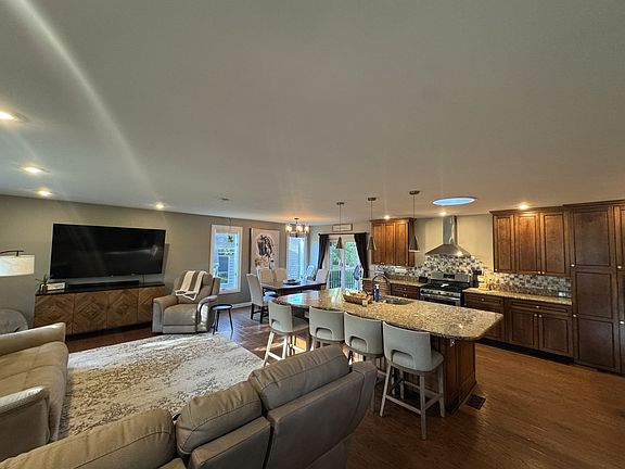 4th image of 1211 Timberlane Dr