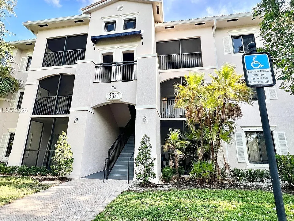 3021 Alcazar Pl #101