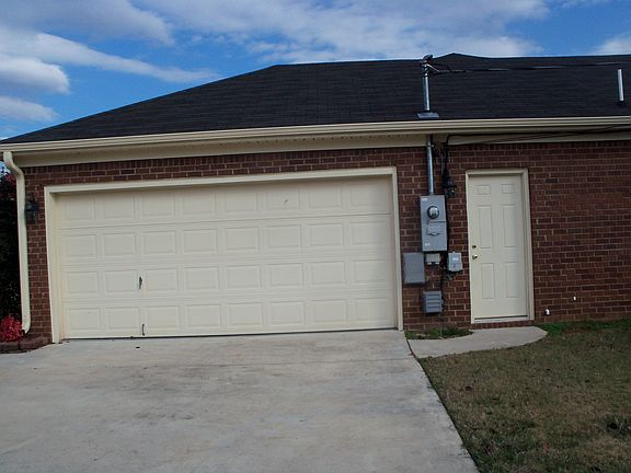 Garage w/side entrance
