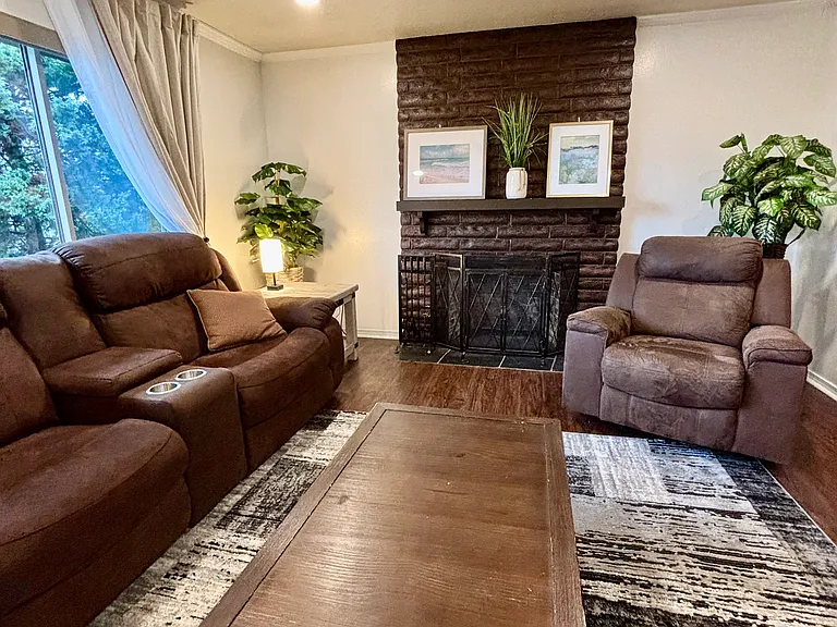4805 NW 187th Ave — Photo 2