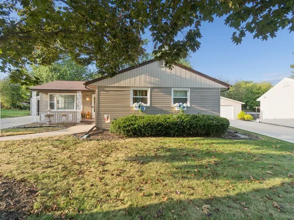 1954 Wisteria Rd, Rockford, IL 61107