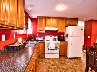 137 Main Rd, Tiverton, RI 02878