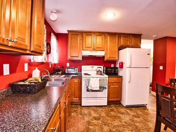 137 Main Rd, Tiverton, RI 02878