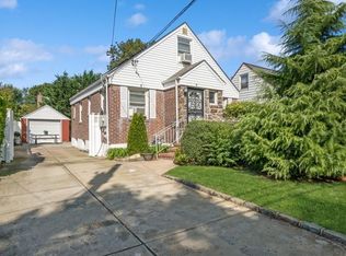 5 Charles St, Valley Stream, NY 11580