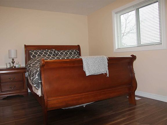 4th image of 1006 McCraney St E