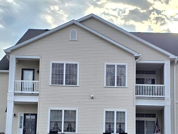 2nd image of 208 N Ridge #208