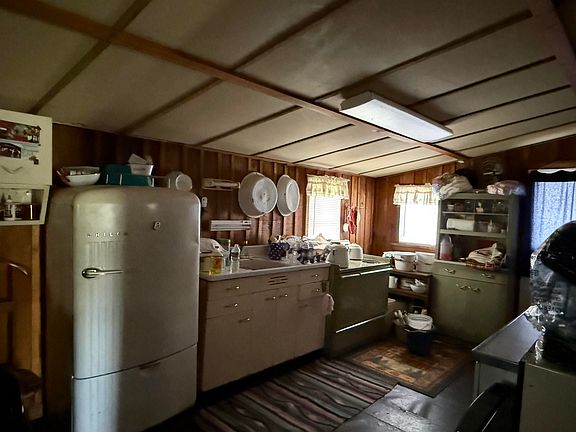 3rd image of 15 Browns Mountain Rd