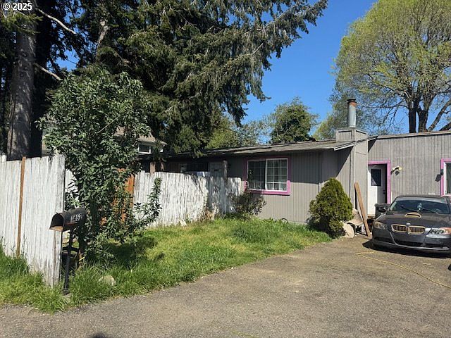 2nd image of 1452 Bay St