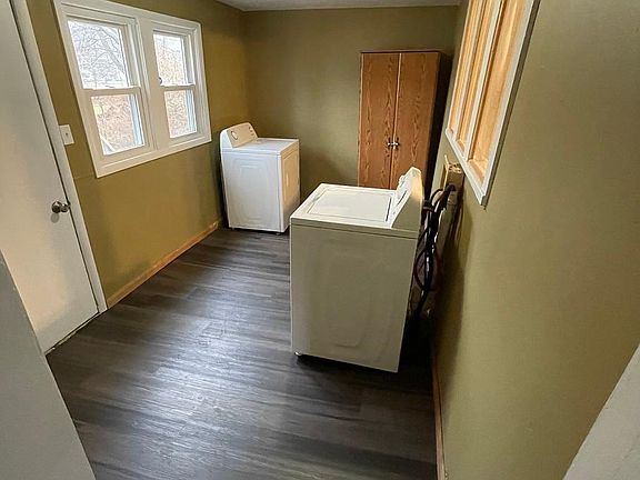 3rd image of 148 Oak St