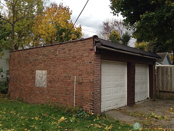 3rd image of 7819 Rosewood Ave