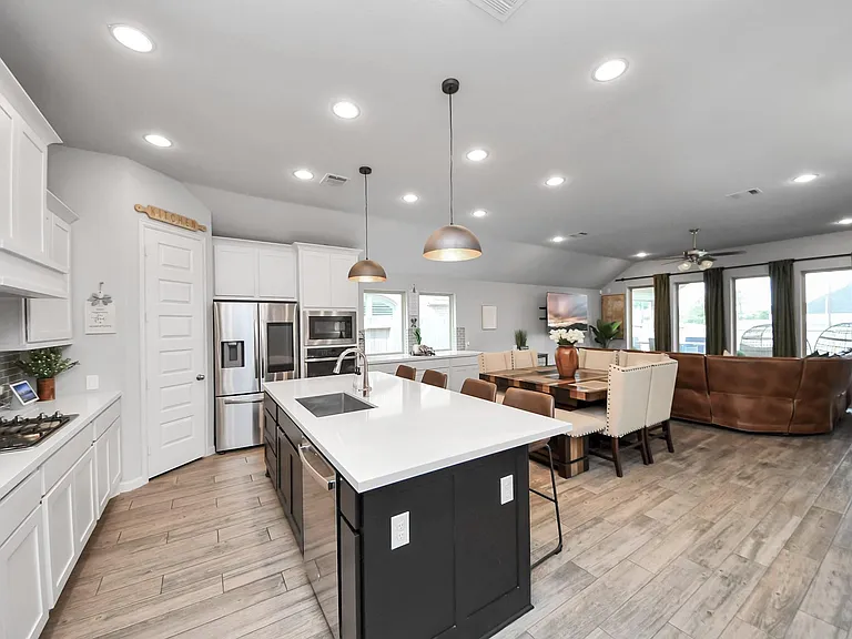 1711 Rustling Creek Dr — Photo 7