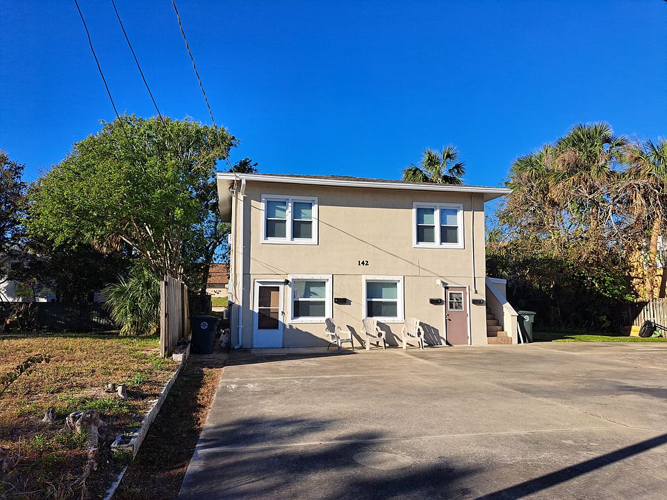 Front of building. Apartment is lower left.