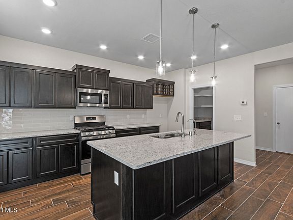 4th image of 13146 Oakhampton Ave