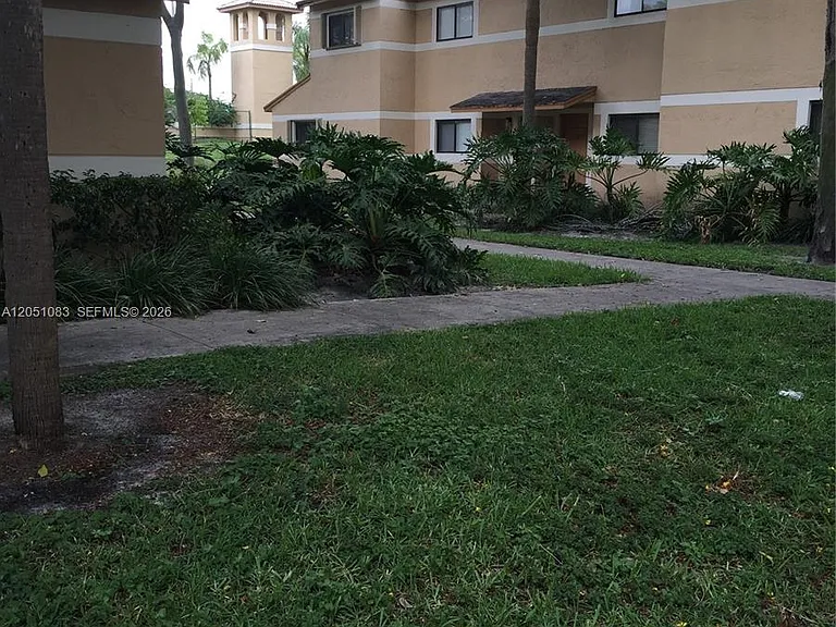 9441 Palm Cir N #0 — Photo 18