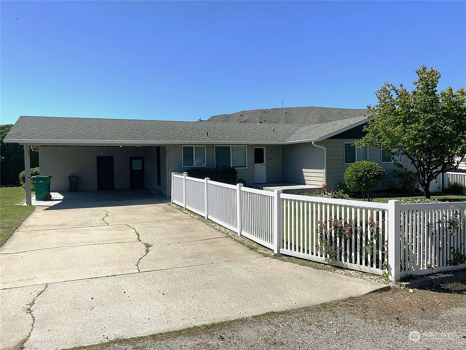1st image of 1104 SE Carolyn Street