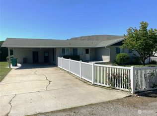 1104 Carolyn St SE, East Wenatchee, WA 98802