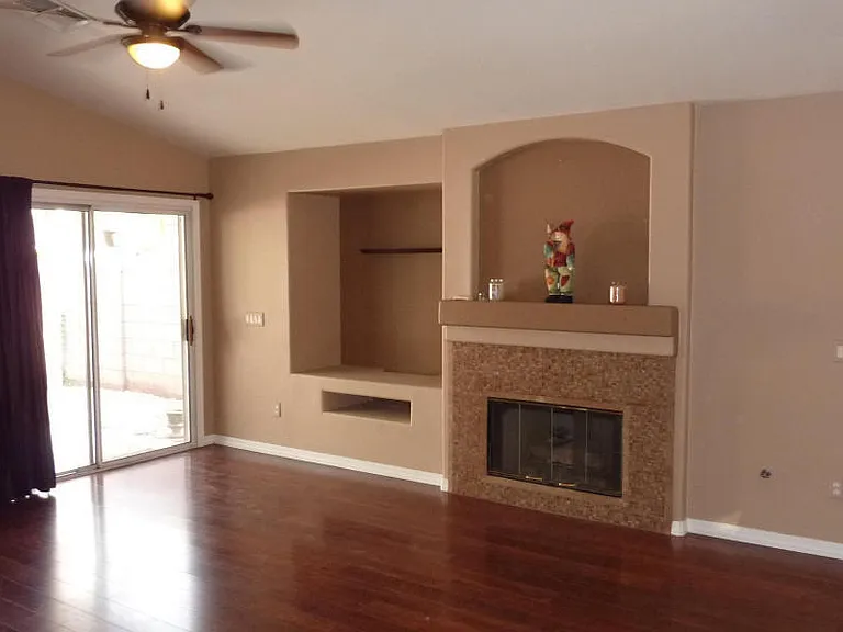 140 W Oxford Ln — Photo 5