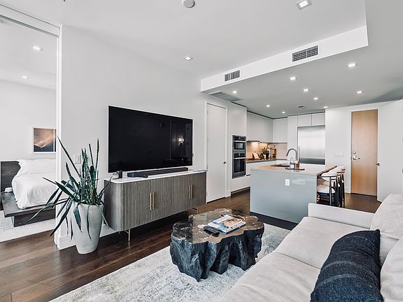5th image of 501 West Ave #3002