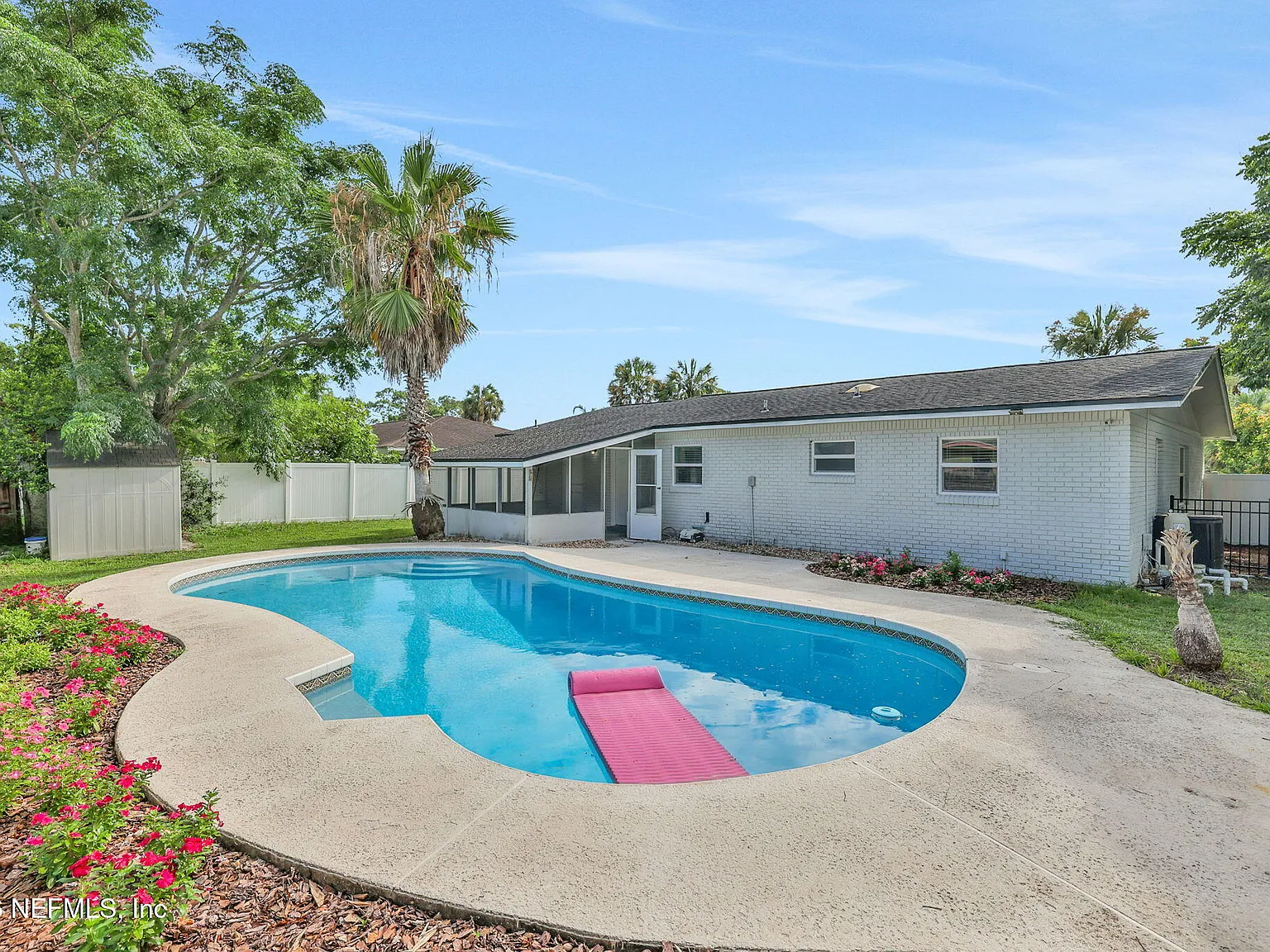 3 bed, 2.0 bath, 1419 sqft, $4,000 — Photo 3