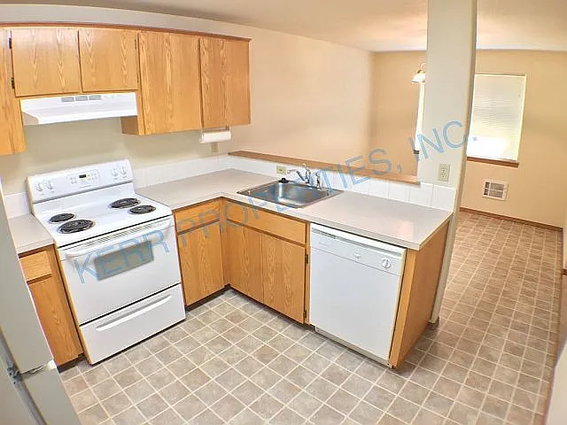1232 NE 16th St — Photo 6