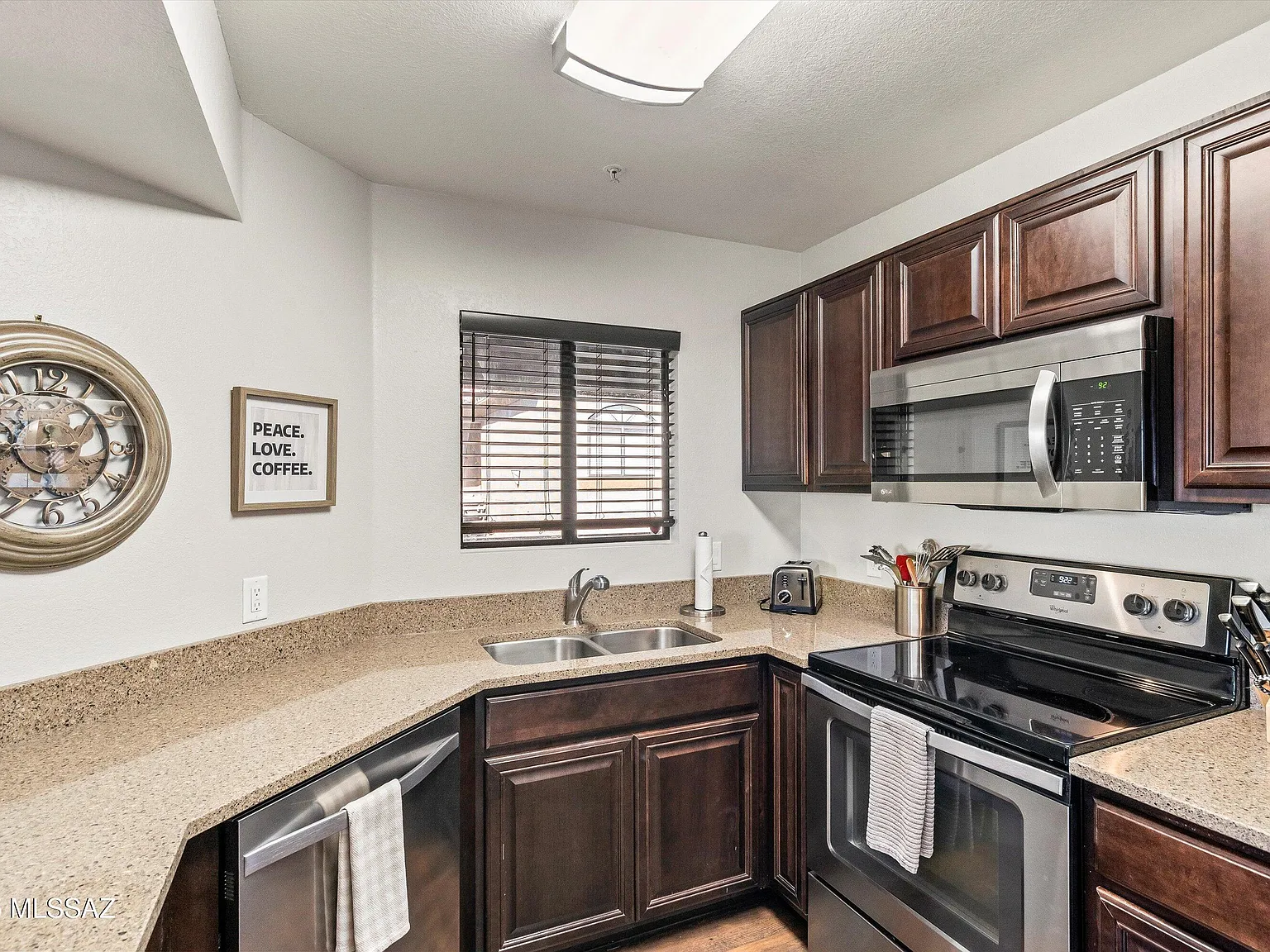 2 bed, 2.0 bath, 944 sqft, $1,800 — Photo 3