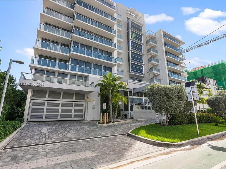 9521 E Bay Harbor Dr #705 — Photo 49