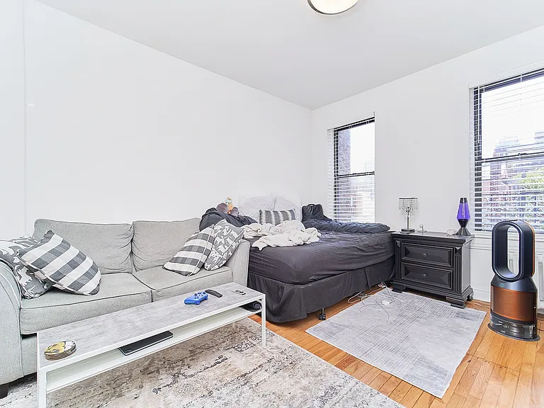 236 E 33rd St #4D — Photo 2