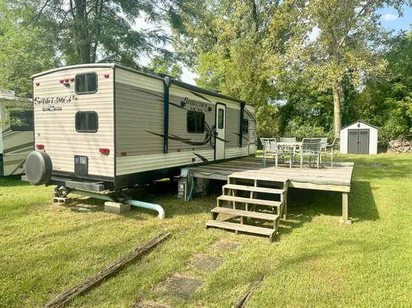 28/36 Woodhaven Dr E, Sublette, IL 61367