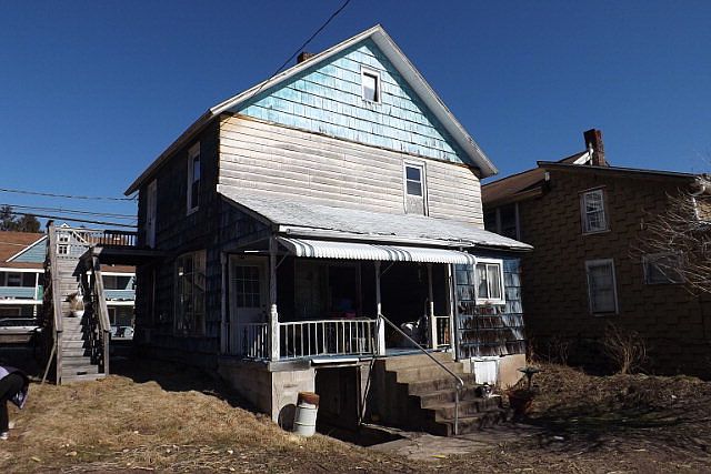 2nd image of 131 W Main St