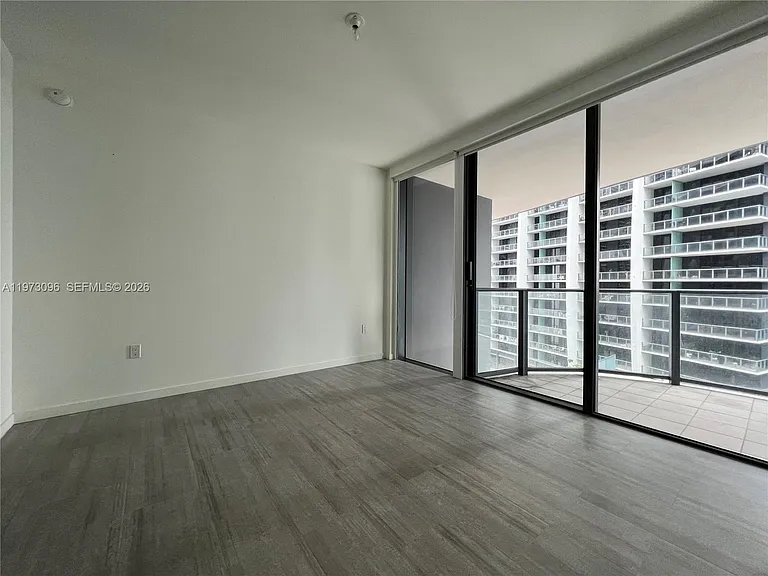 1000 Brickell Plz — Photo 22